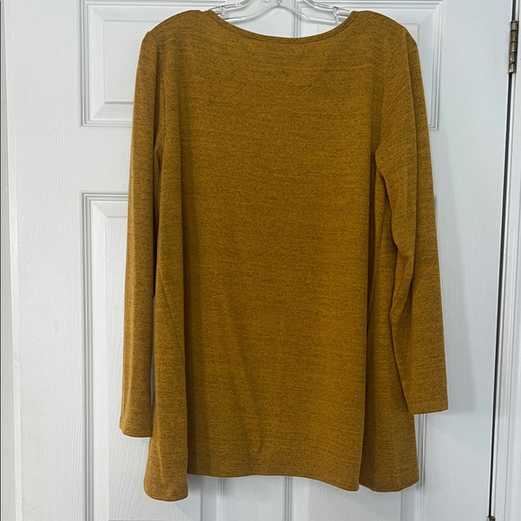 Like new! Kim & Co Mustard Long Sleeve Top - Picture 4 of 4